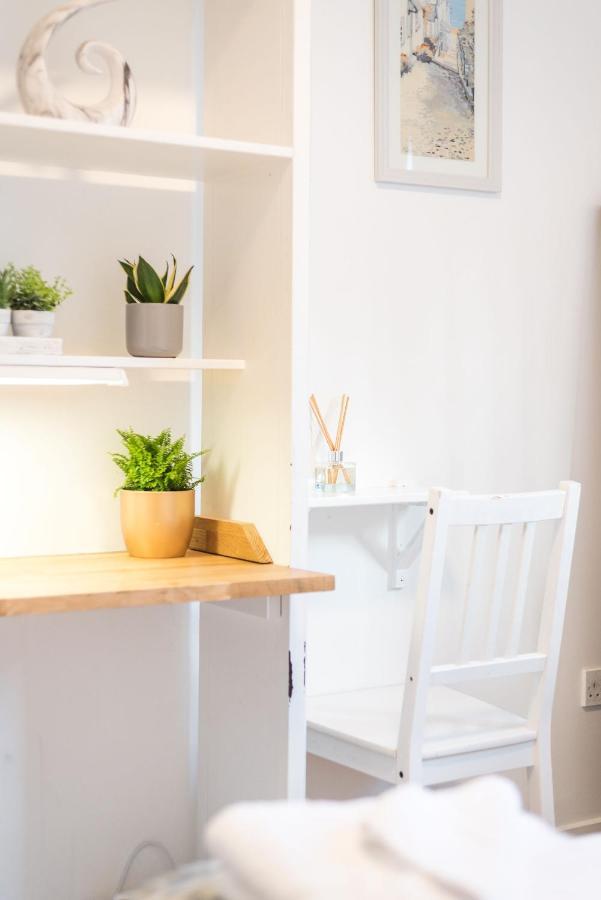 Modern Spacious 3 Bedroom City Centre Apartment - Free Parking - Private Balcony EDI Exteriér fotografie