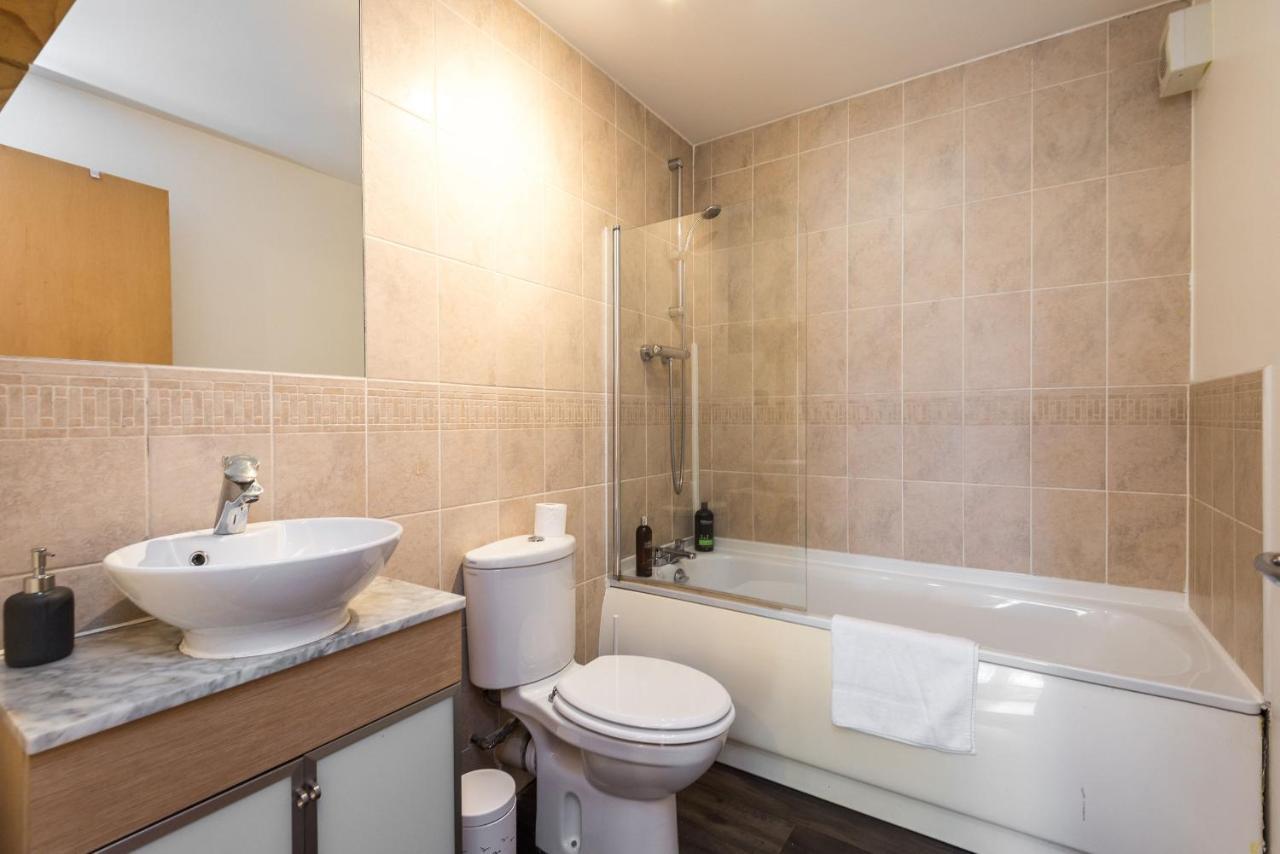 Modern Spacious 3 Bedroom City Centre Apartment - Free Parking - Private Balcony EDI Exteriér fotografie