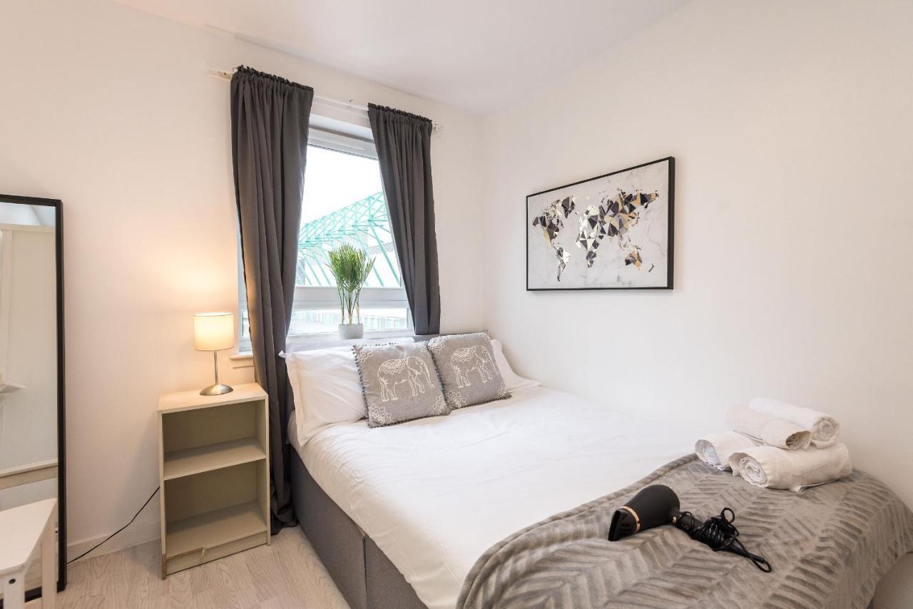 Modern Spacious 3 Bedroom City Centre Apartment - Free Parking - Private Balcony EDI Exteriér fotografie