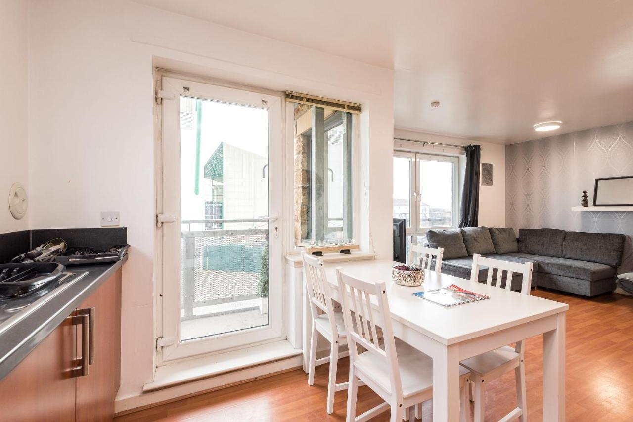 Modern Spacious 3 Bedroom City Centre Apartment - Free Parking - Private Balcony EDI Exteriér fotografie