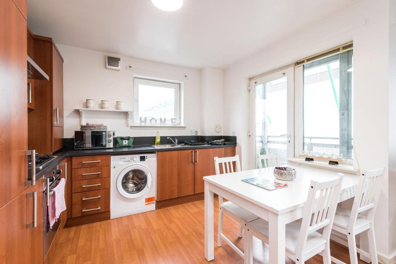 Modern Spacious 3 Bedroom City Centre Apartment - Free Parking - Private Balcony EDI Exteriér fotografie