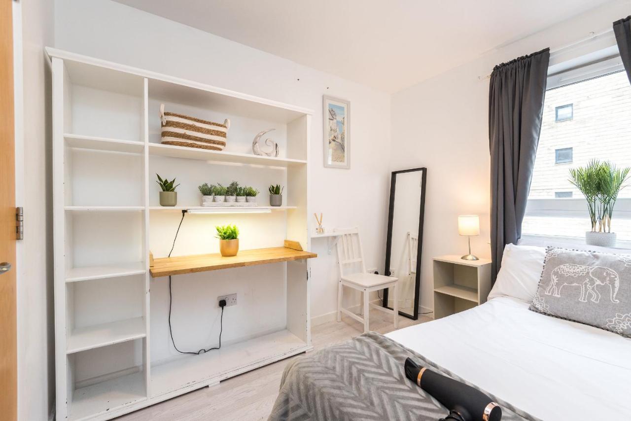 Modern Spacious 3 Bedroom City Centre Apartment - Free Parking - Private Balcony EDI Exteriér fotografie