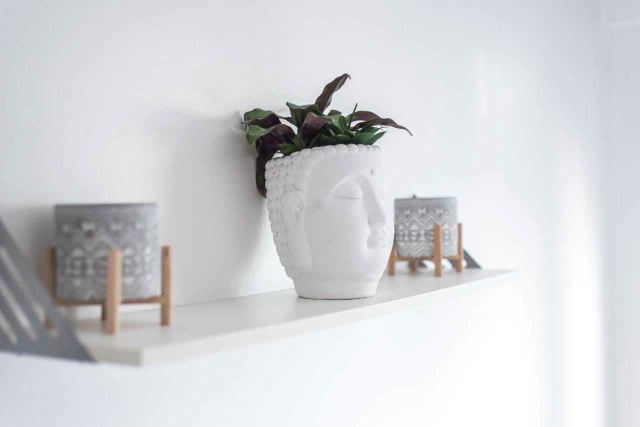Modern Spacious 3 Bedroom City Centre Apartment - Free Parking - Private Balcony EDI Exteriér fotografie