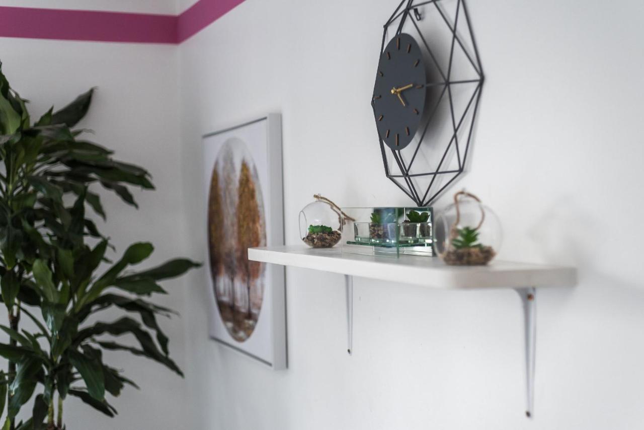 Modern Spacious 3 Bedroom City Centre Apartment - Free Parking - Private Balcony EDI Exteriér fotografie