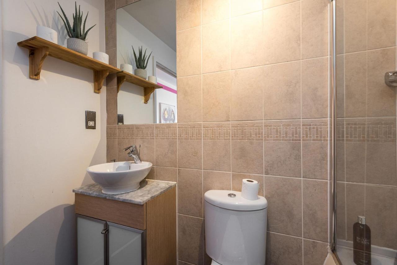Modern Spacious 3 Bedroom City Centre Apartment - Free Parking - Private Balcony EDI Exteriér fotografie