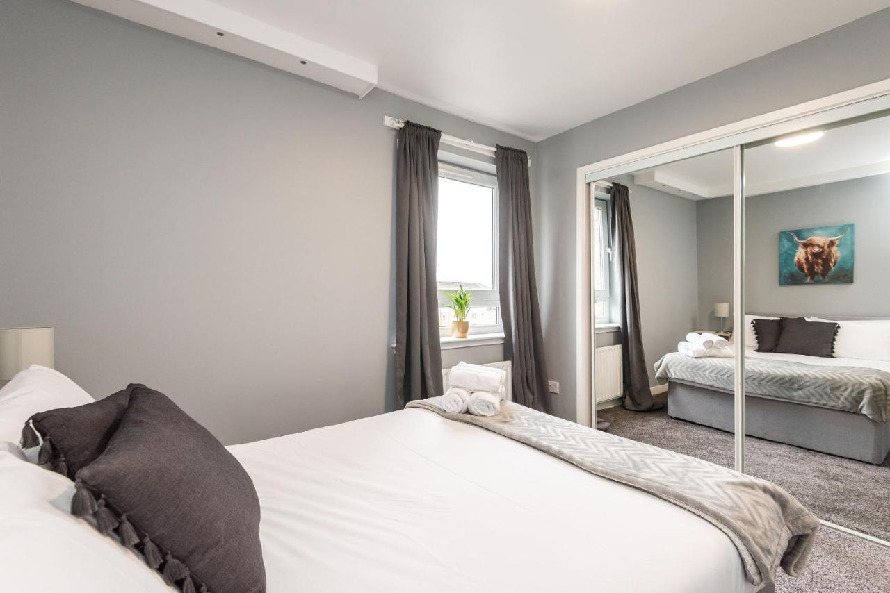 Modern Spacious 3 Bedroom City Centre Apartment - Free Parking - Private Balcony EDI Exteriér fotografie