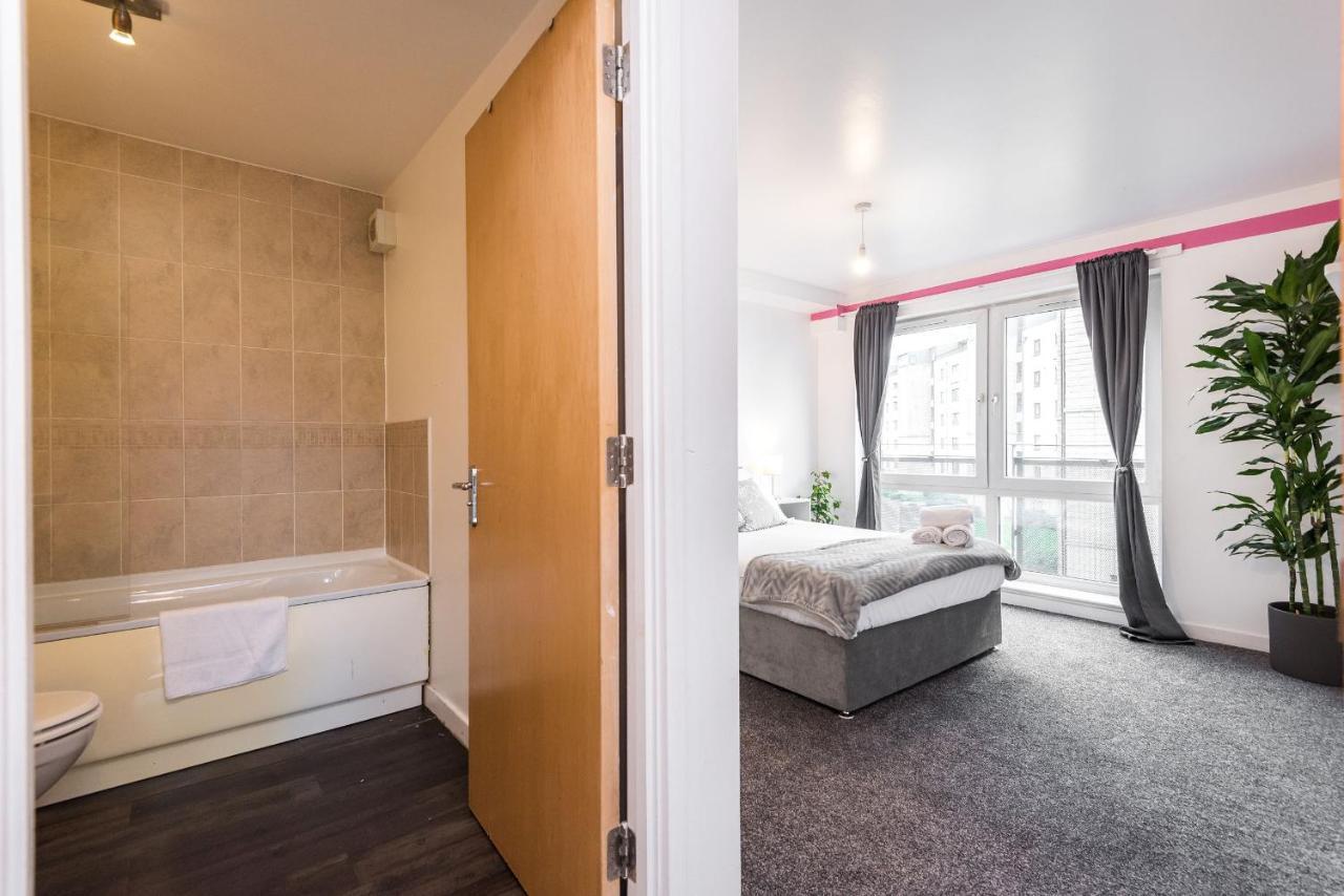 Modern Spacious 3 Bedroom City Centre Apartment - Free Parking - Private Balcony EDI Exteriér fotografie