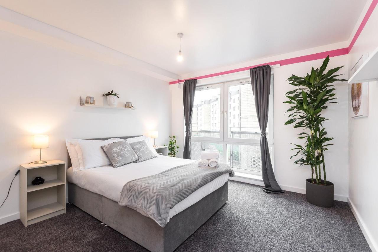 Modern Spacious 3 Bedroom City Centre Apartment - Free Parking - Private Balcony EDI Exteriér fotografie