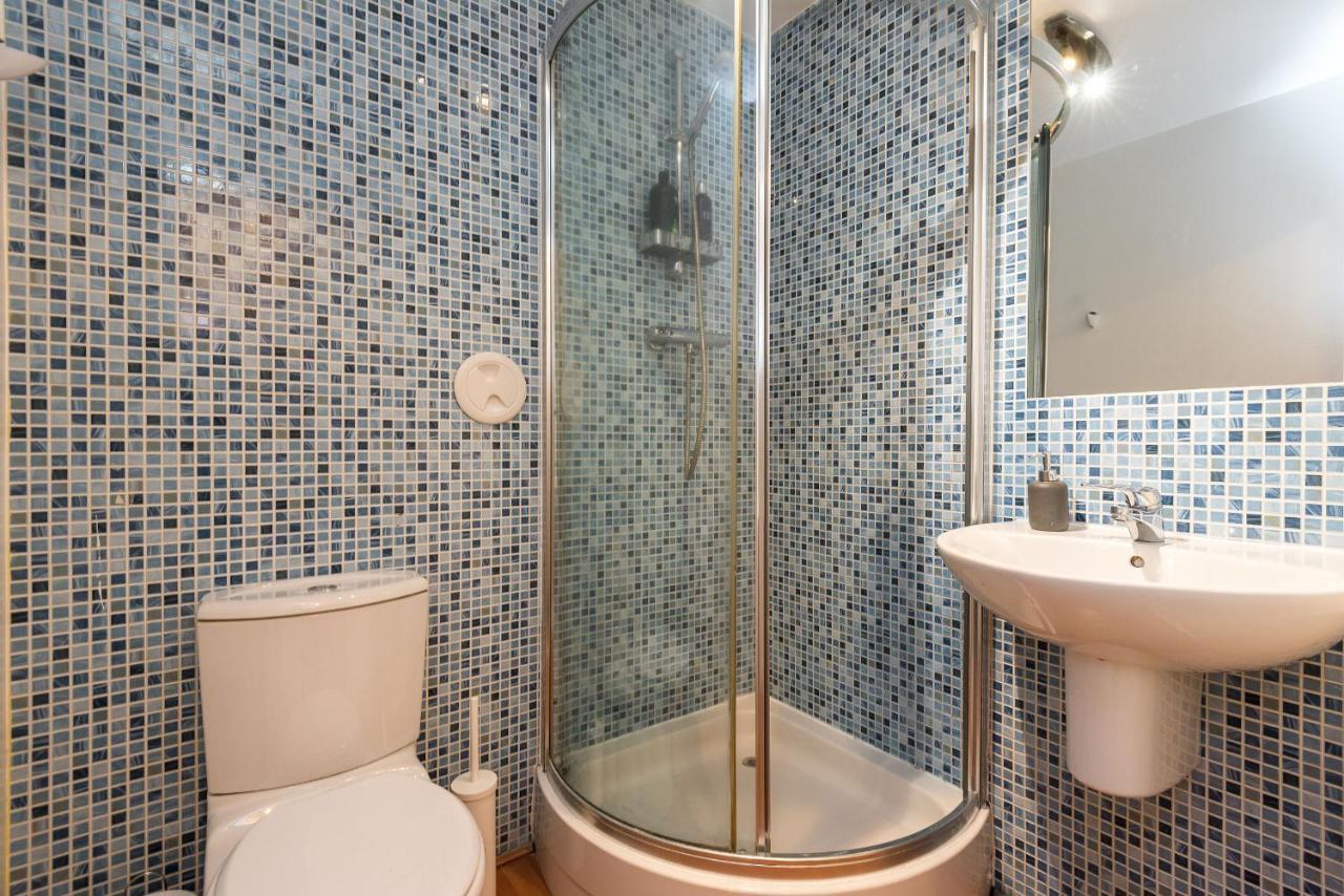 Modern Spacious 3 Bedroom City Centre Apartment - Free Parking - Private Balcony EDI Exteriér fotografie