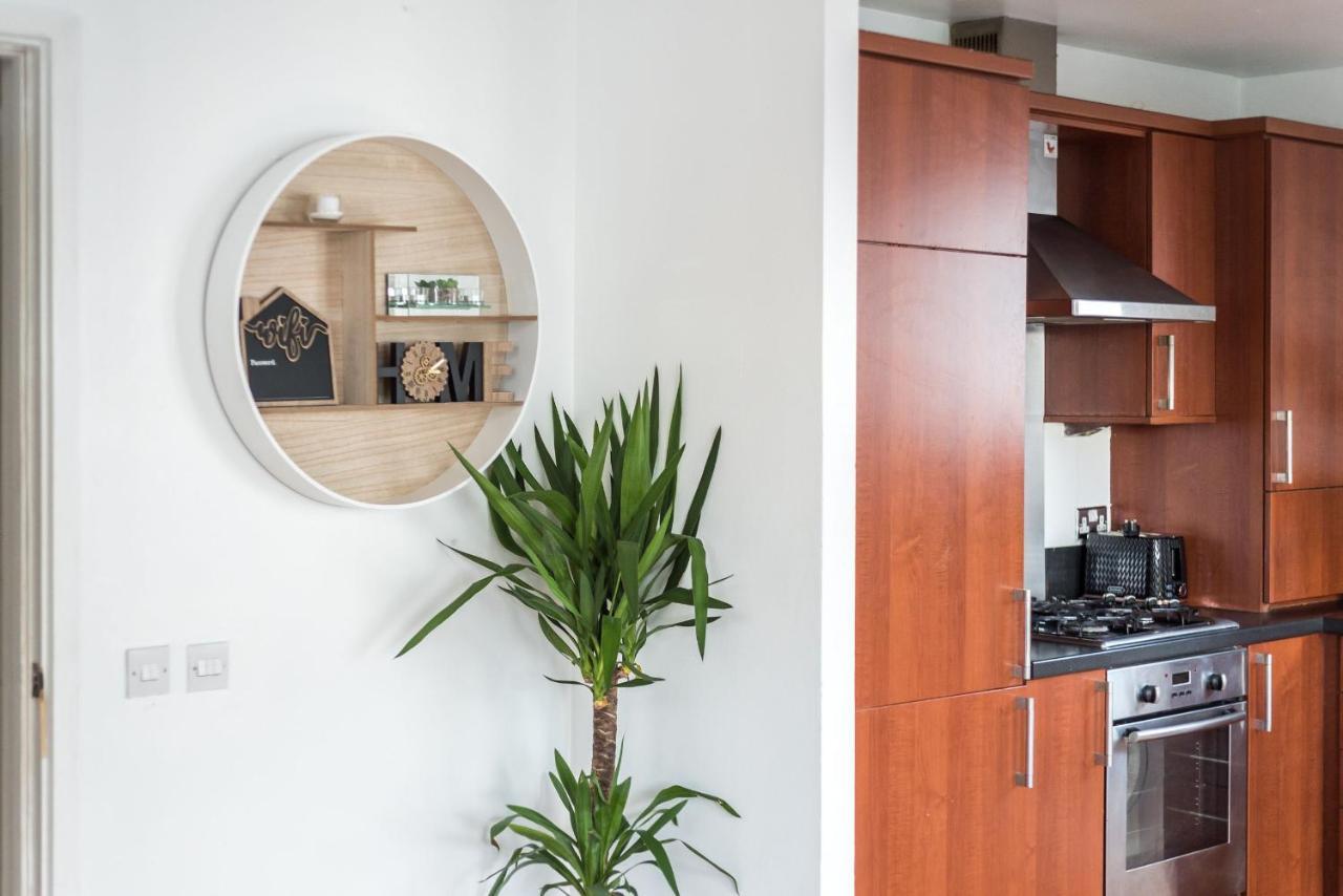 Modern Spacious 3 Bedroom City Centre Apartment - Free Parking - Private Balcony EDI Exteriér fotografie