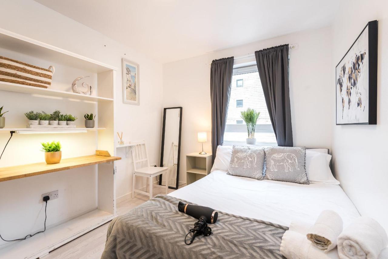 Modern Spacious 3 Bedroom City Centre Apartment - Free Parking - Private Balcony EDI Exteriér fotografie