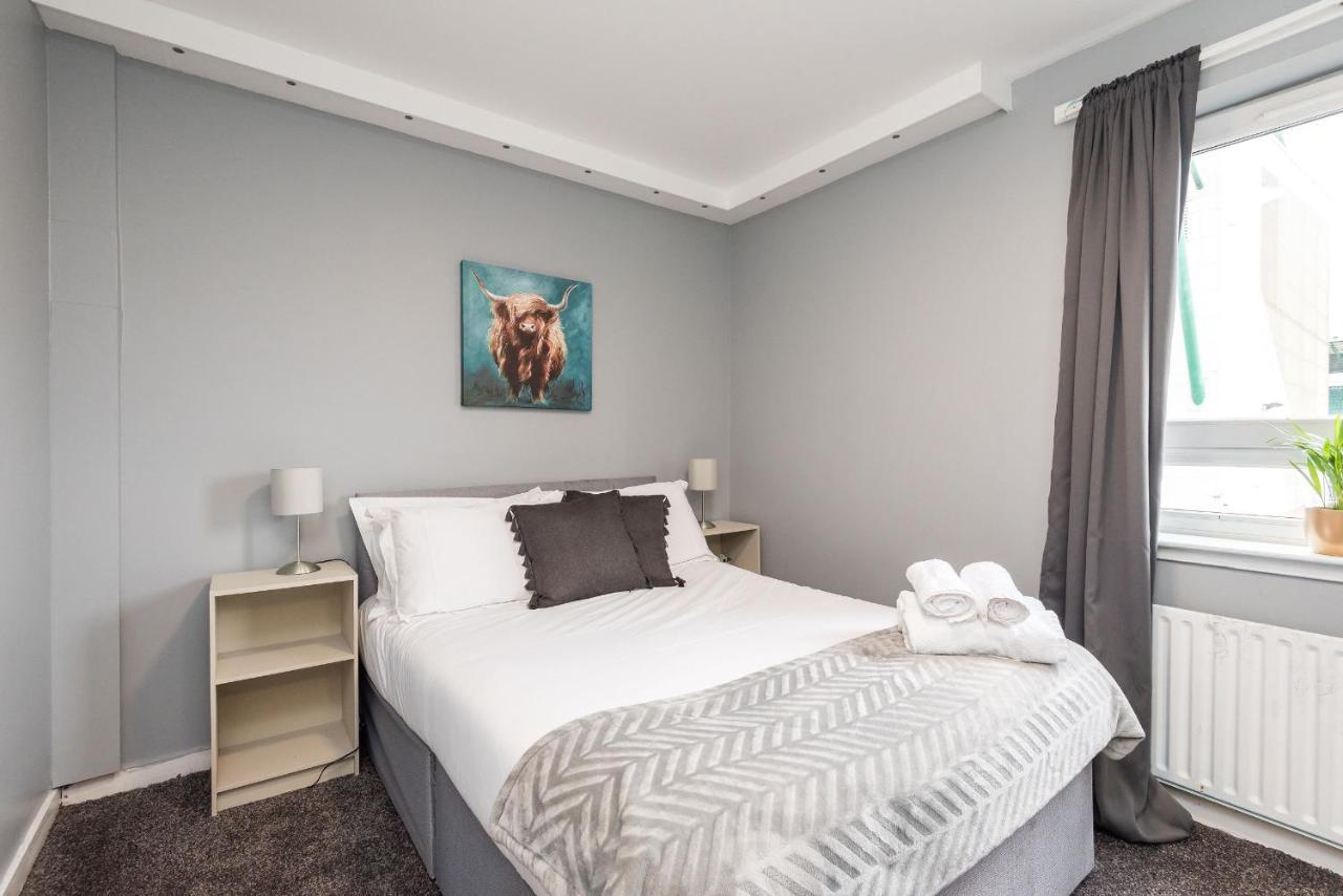 Modern Spacious 3 Bedroom City Centre Apartment - Free Parking - Private Balcony EDI Exteriér fotografie